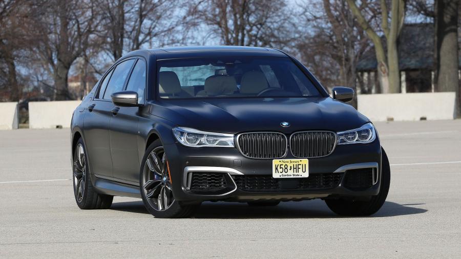  BMW M760i xDrive V12 Excellence 2017 года  (US) (фото 13 из 29)